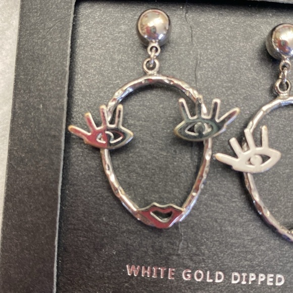 Secret Box Earrings Womens White Gold Dipped lashes lips lightweight stud back - Picture 3 of 6